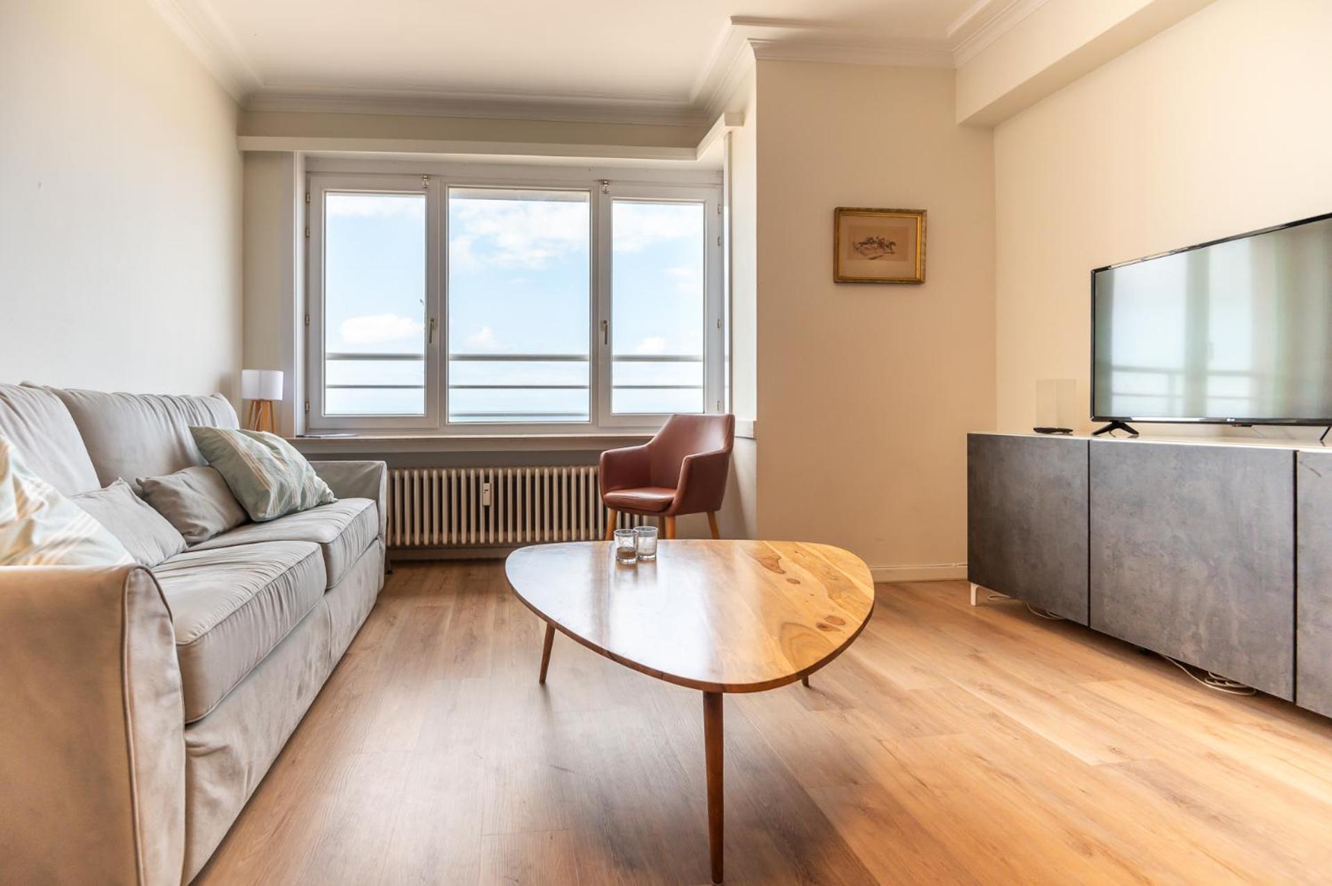 Charming With Sea View For 6